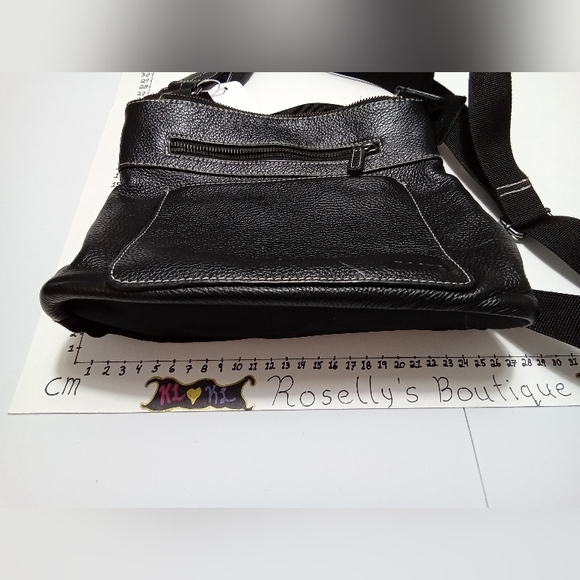 ROOTS canada. Active style leather purse - Picture 1 of 9